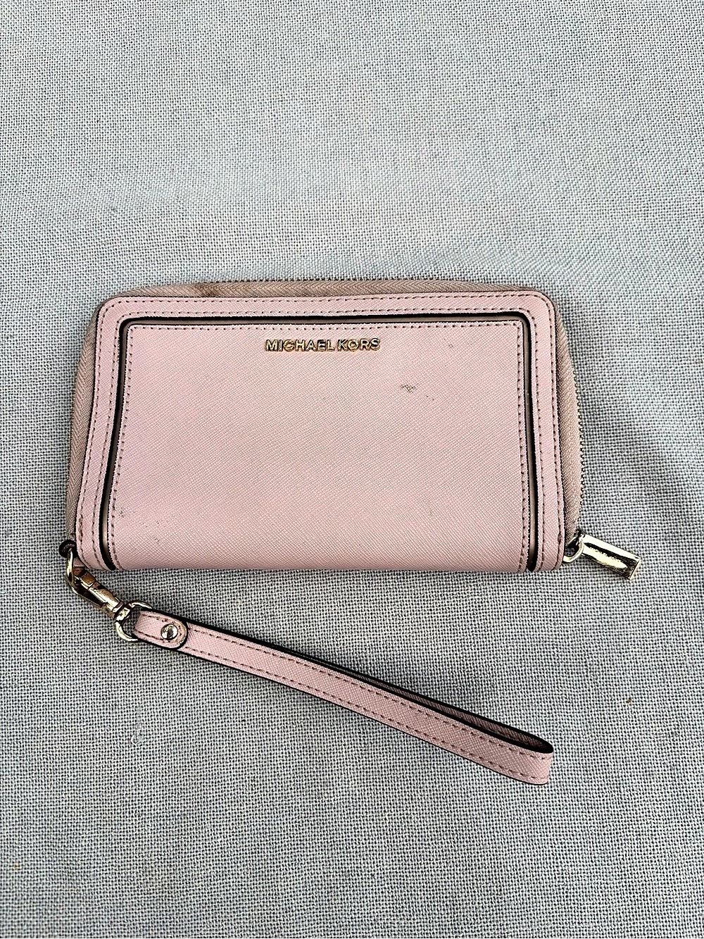 Michael Kors Jet Set Travel Saffiano Leather Zip-Around Wristlet Wallet Wristlet